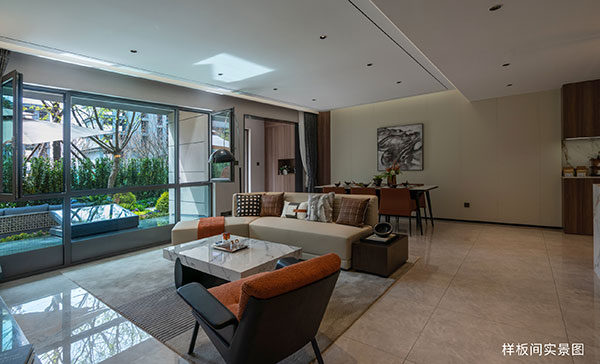 000000.jpg 000000.jpg